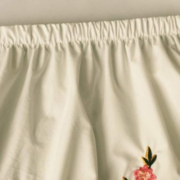 White Off-shoulder Top with Embroidery - Picture 5 of 6